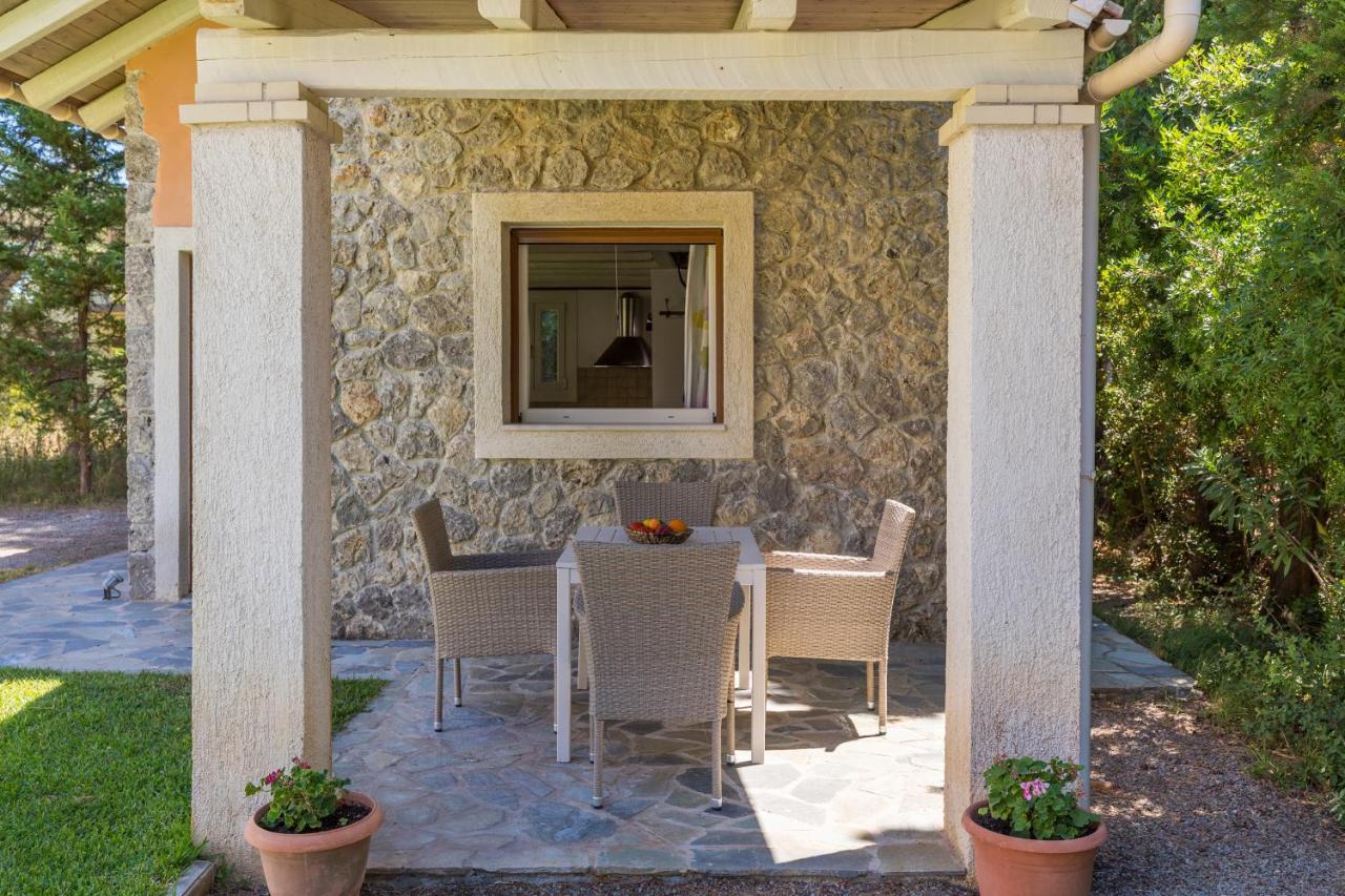 Petrinos Cottage Dafnila Esterno foto